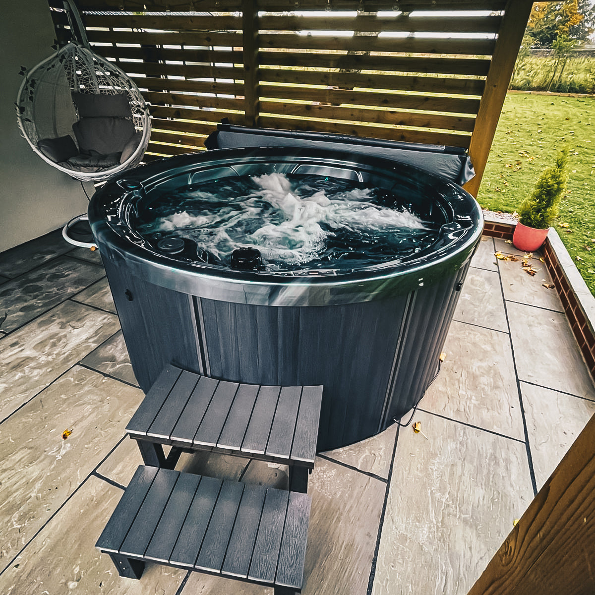 1000 Series hot tub