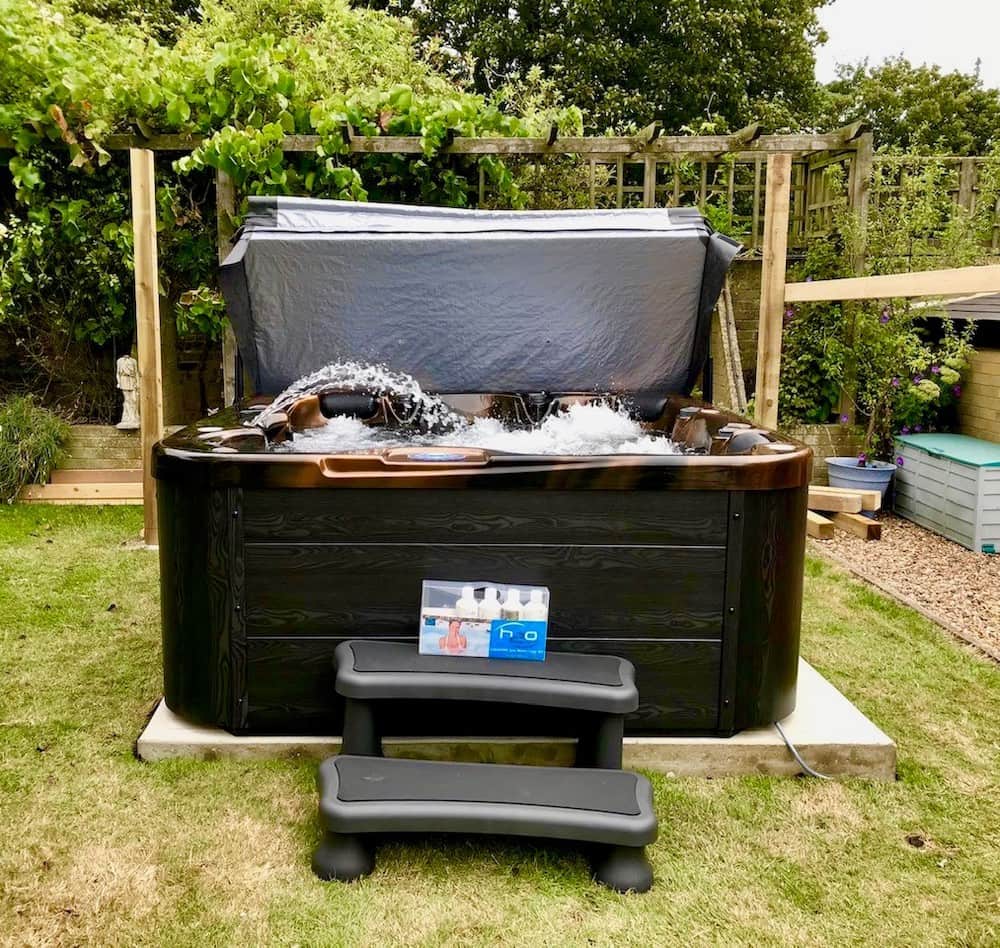 4500 Series 32A (Twin Pump) hot tub by H2O