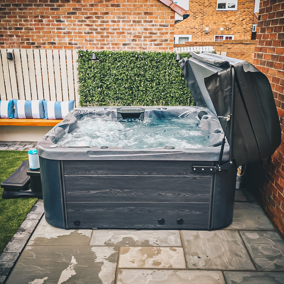 4500 Series hot tub