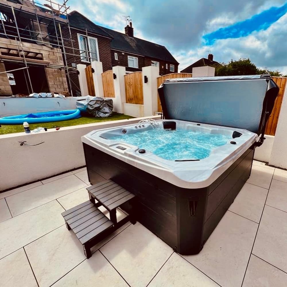 Large hot tub for sale