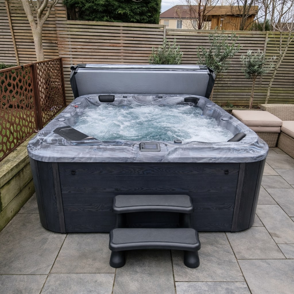 6000 Series hot tub by H2O Hot Tubs