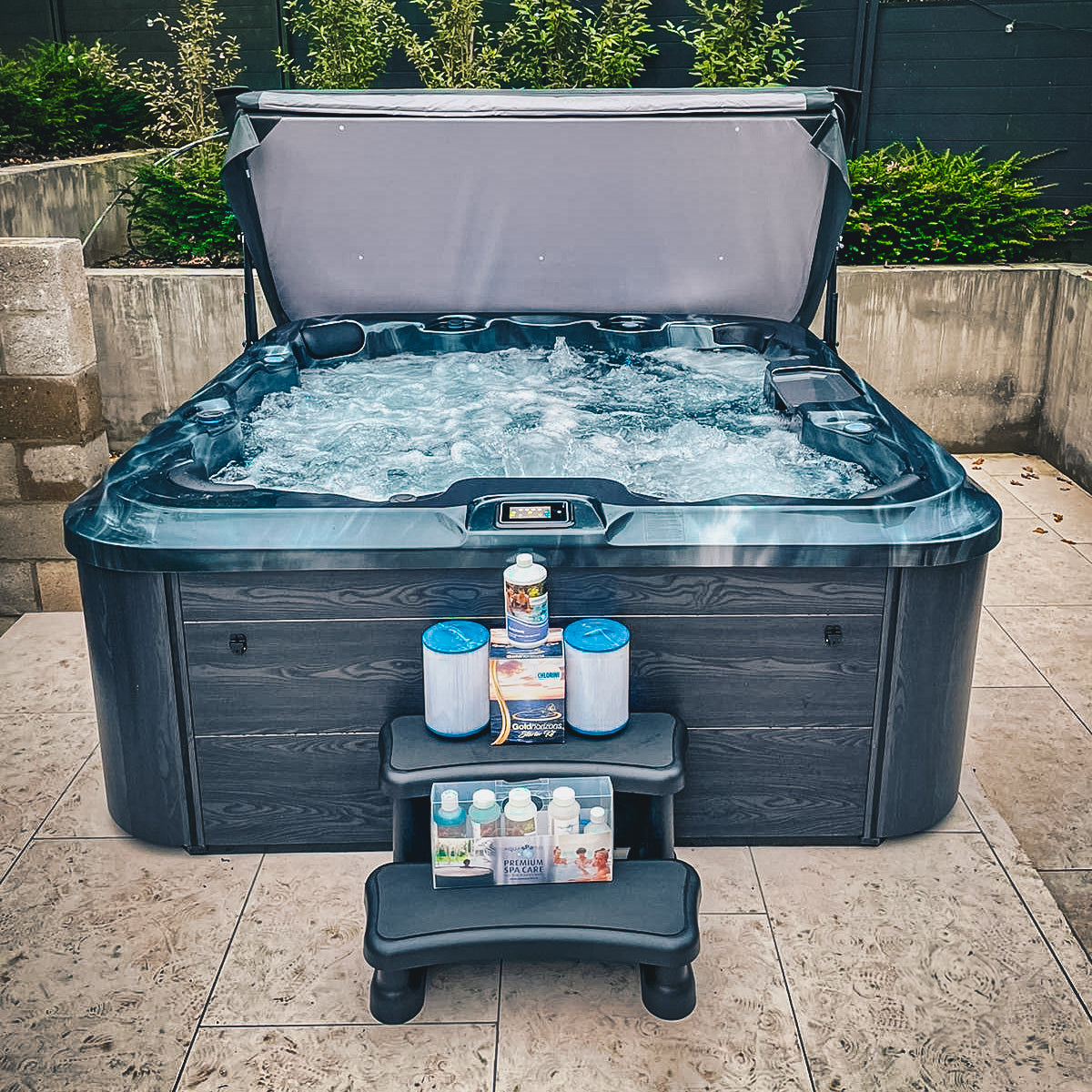 7000 Series hot tub