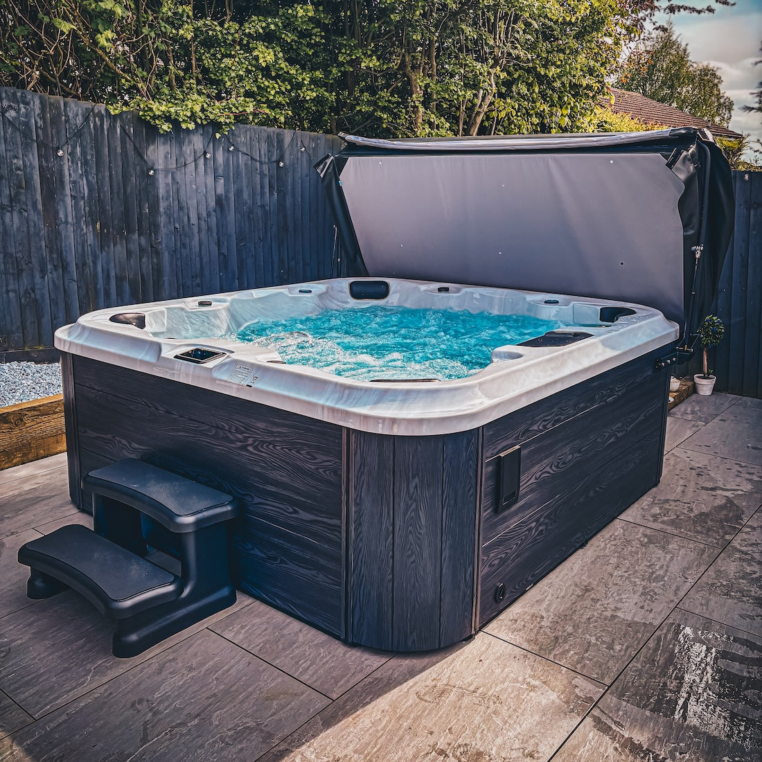 7000 Series hot tub