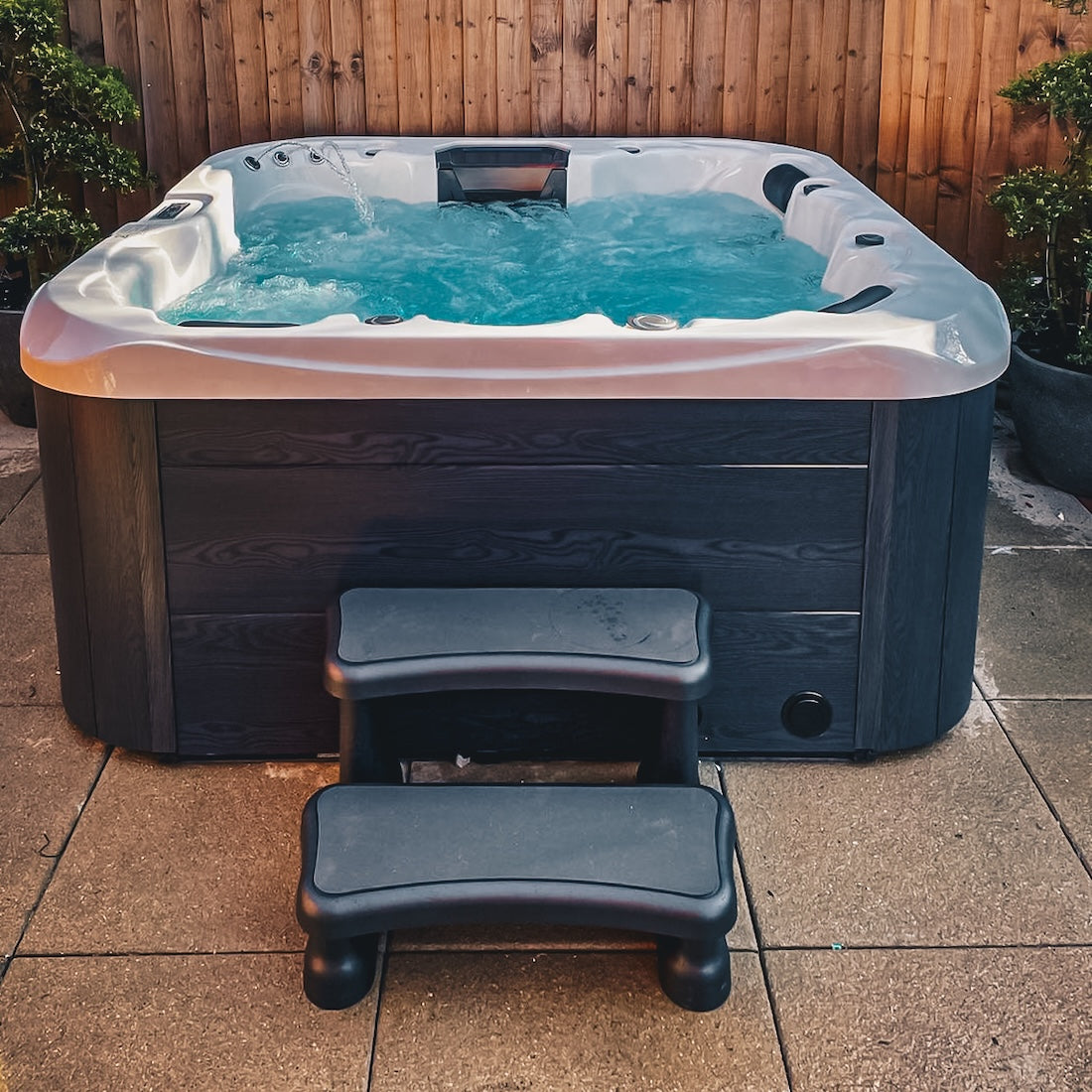 Retreat Plus by H2O Hot Tubs