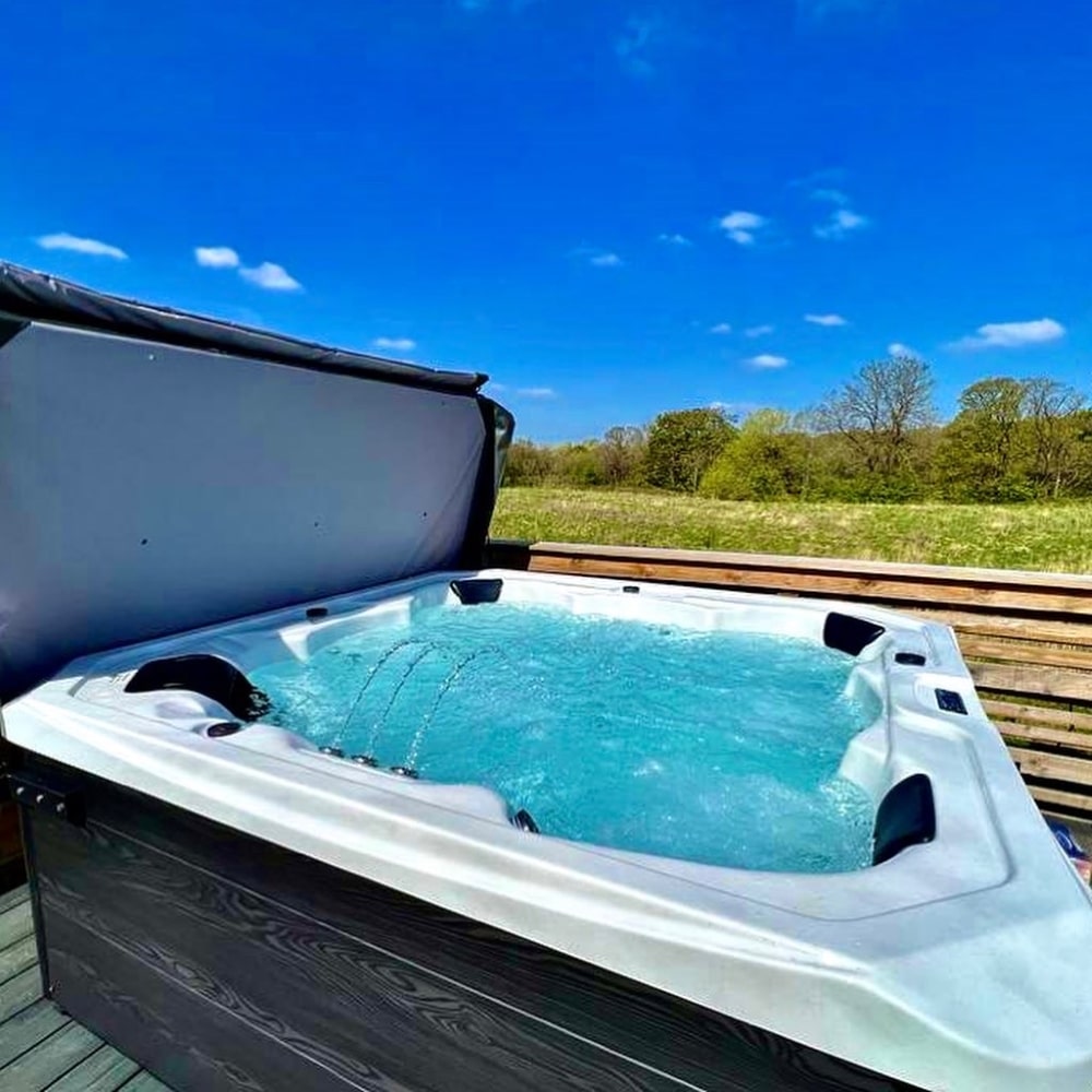Large hot tub for sale