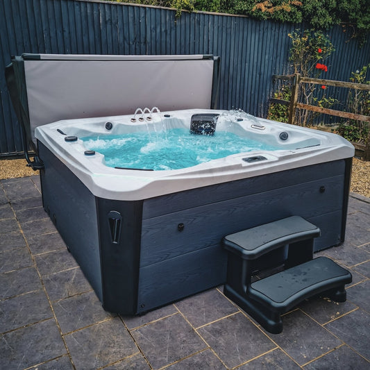 Coral hot tub by H2O Hot Tubs