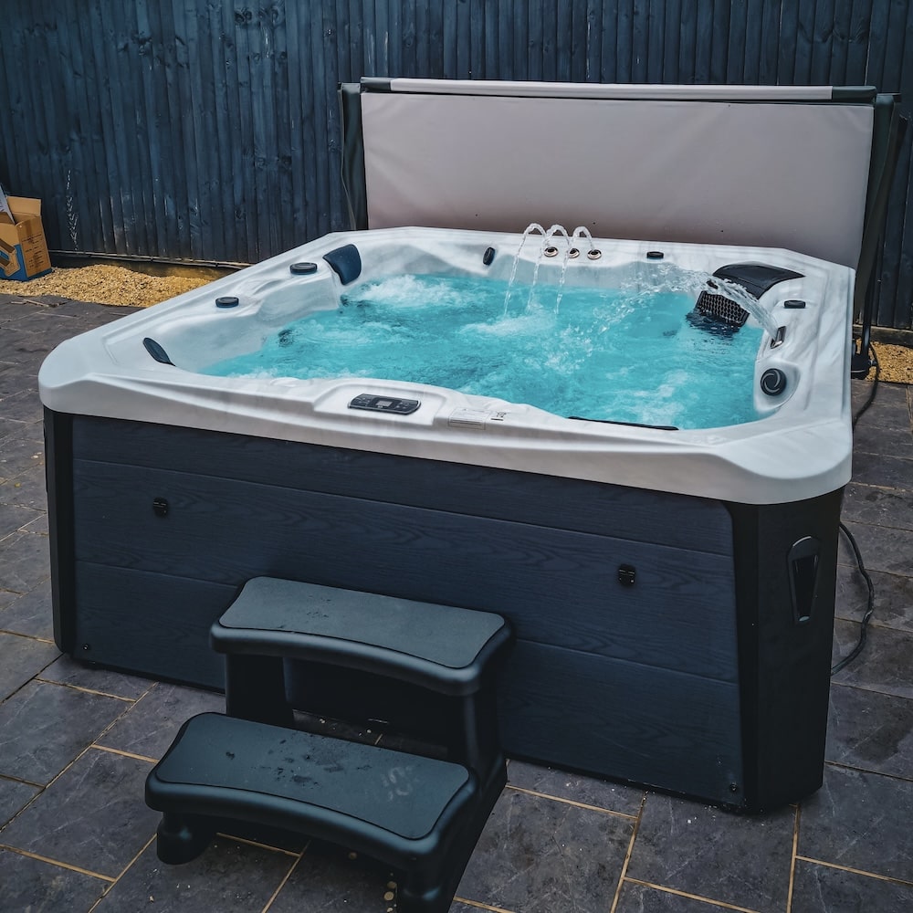 Coral hot tub by H2O Hot Tubs