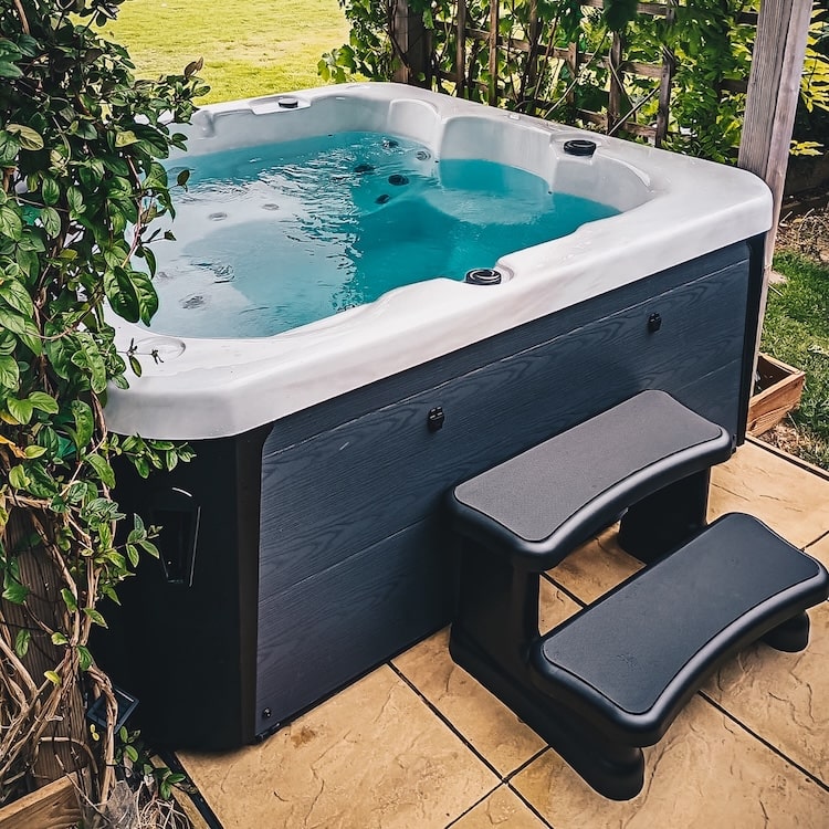 Hot tub for sale