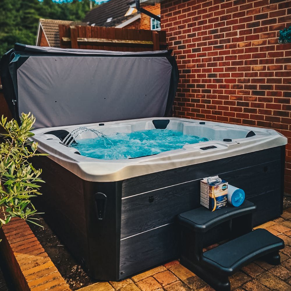 Large hot tub for sale