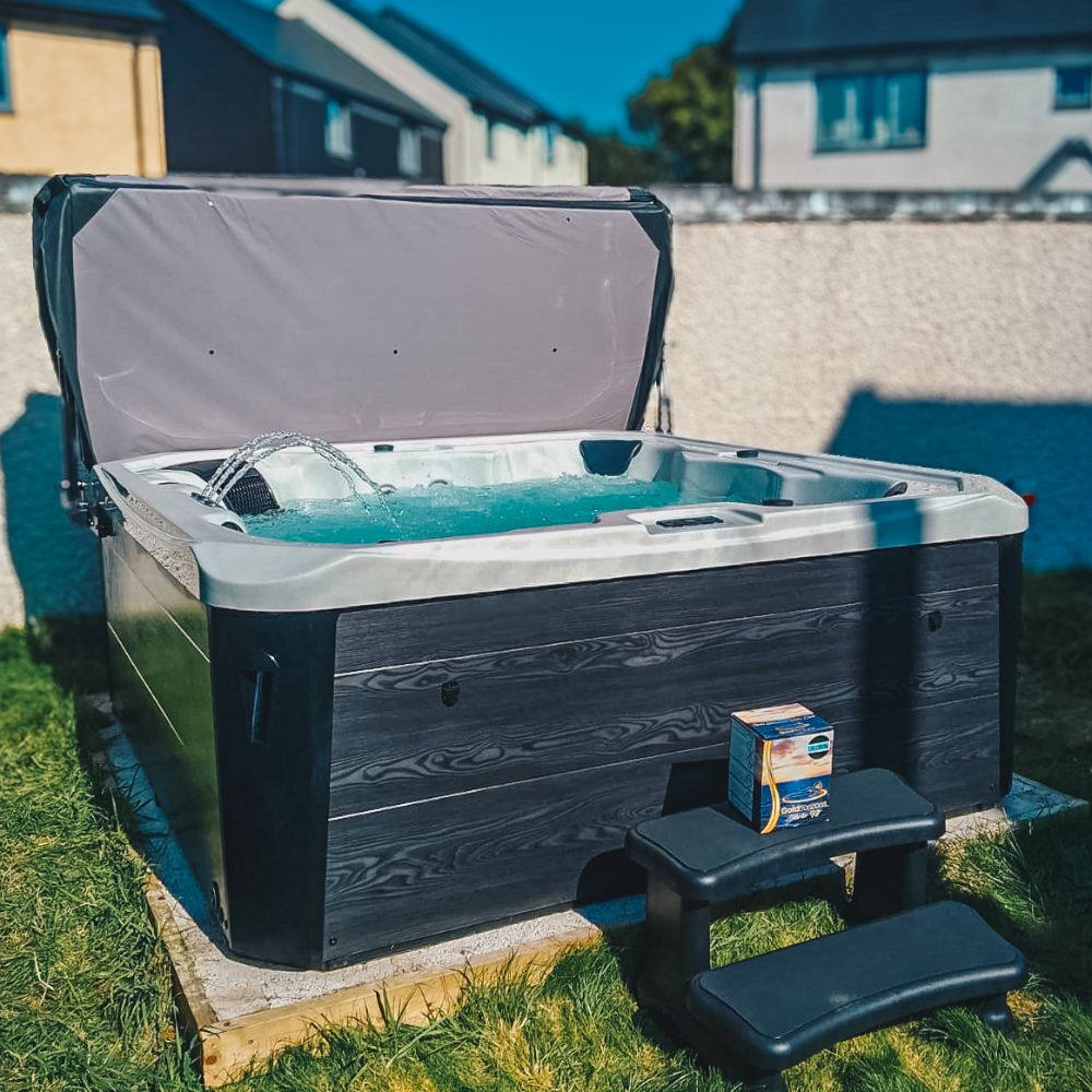 Large hot tub for sale