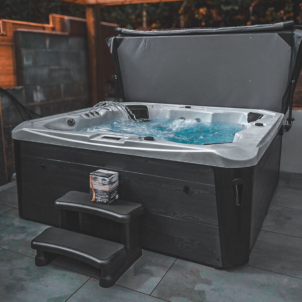 Large hot tub for sale