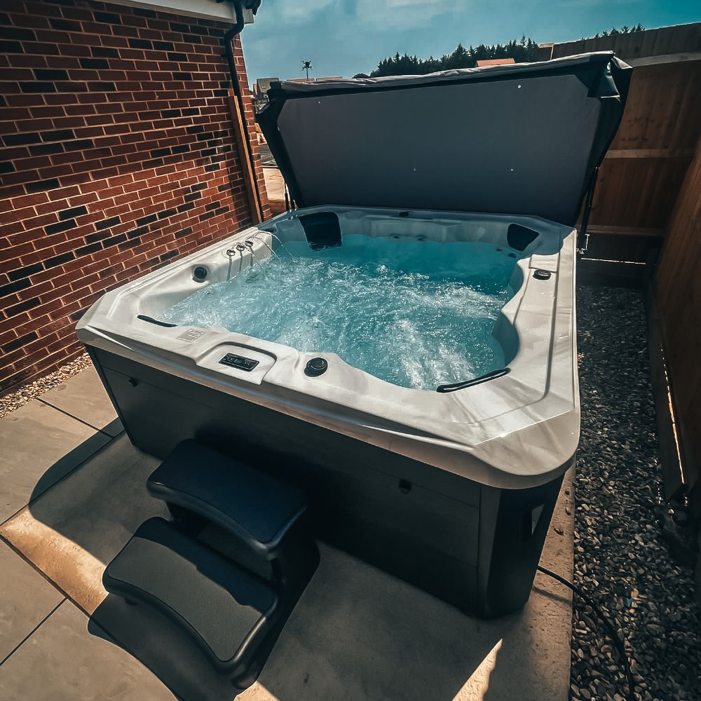 Large hot tub for sale