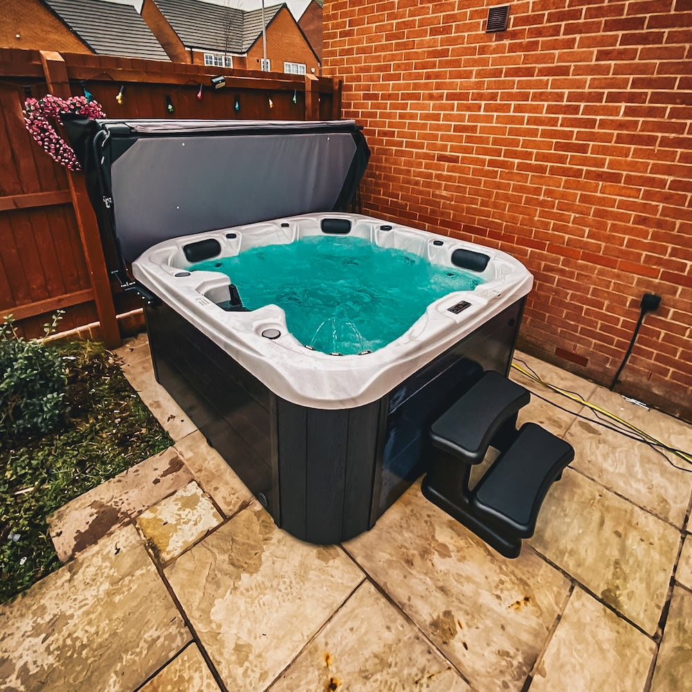 Retreat Plus by H2O Hot Tubs