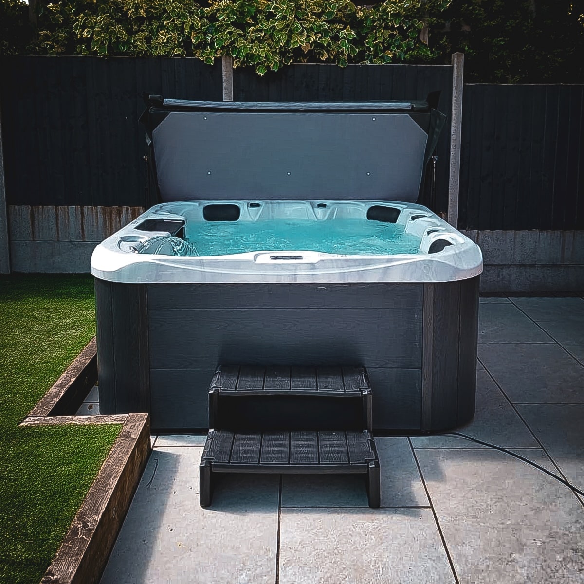 Retreat Plus by H2O Hot Tubs