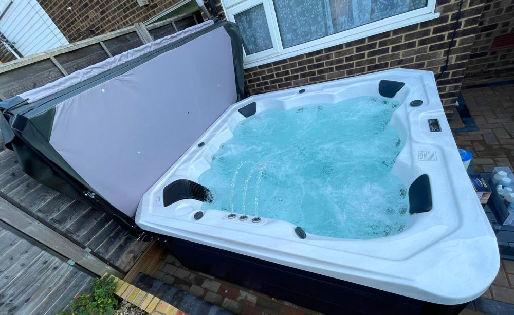 How to Lower the Bromine or Chlorine Level in a Hot Tub