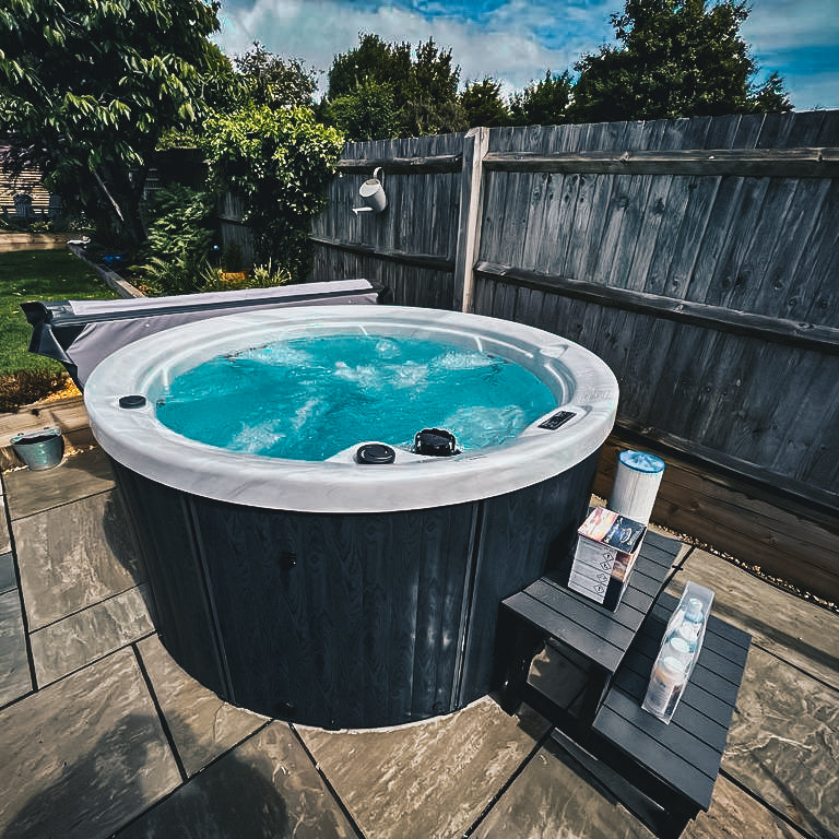 1000 Series hot tub