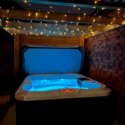 H2O 2000 Series 13A Plug & Play hot tub