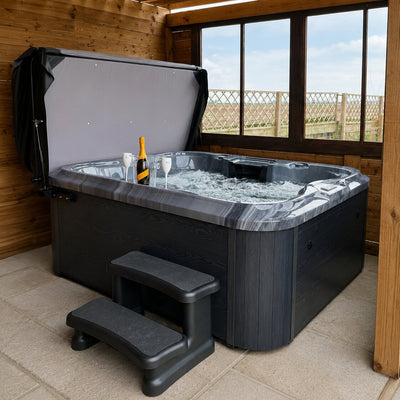 2000 Series hot tub by H2O Hot Tubs
