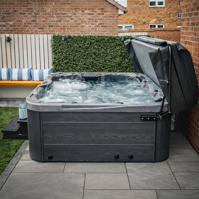 4500 Series hot tub by H2O Hot Tubs