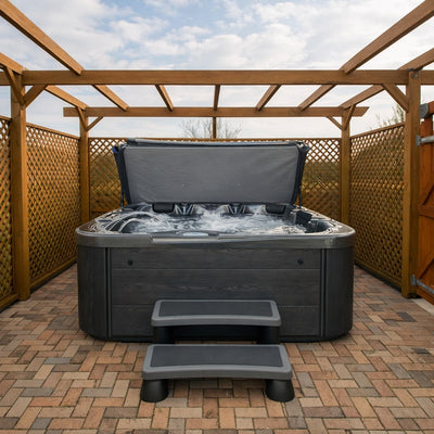4500 Series hot tub by H2O Hot Tubs