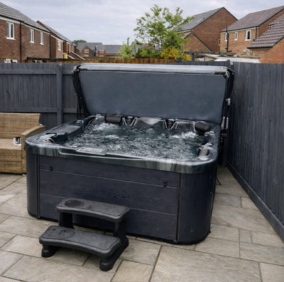 4500 Series hot tub by H2O Hot Tubs