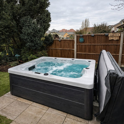 500 Series hot tub by H2O Hot Tubs