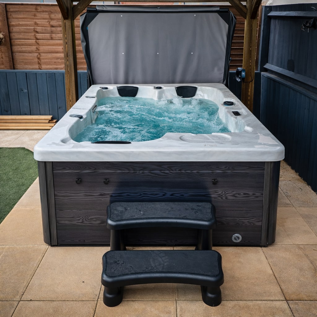 500 Series hot tub by H2O Hot Tubs