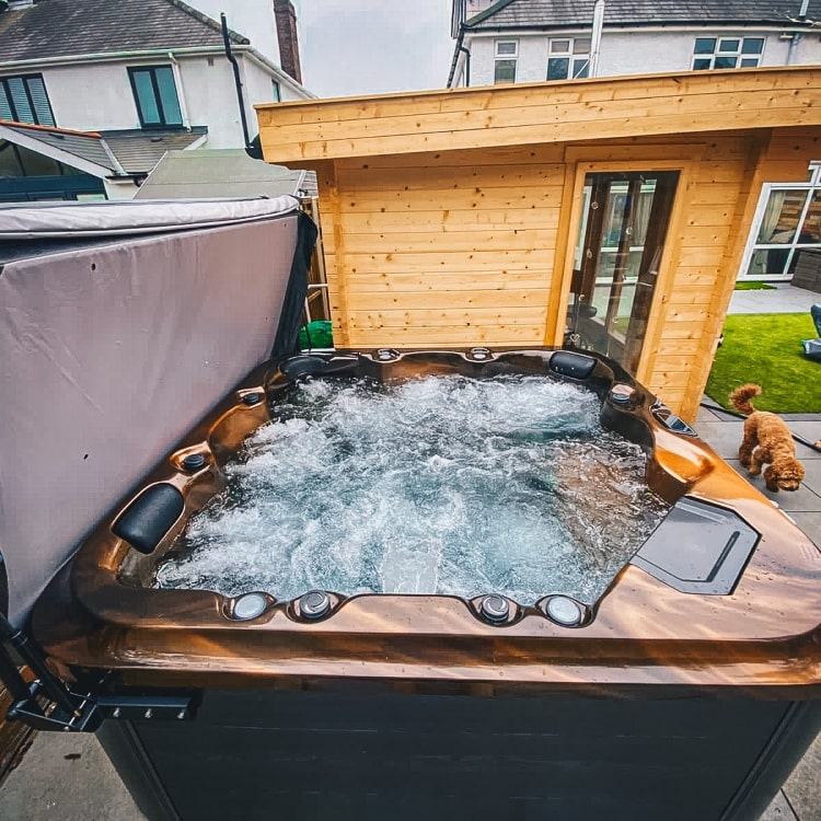 6000 in.clear 32A (Twin Pump) hot tub by H2O