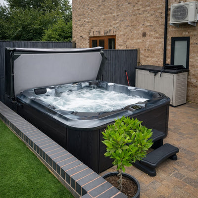 6000 Series hot tub by H2O Hot Tubs