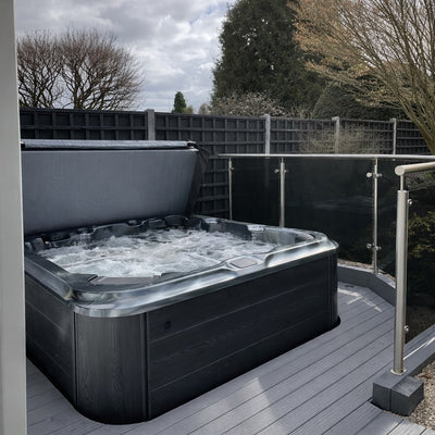 6000 Series hot tub by H2O Hot Tubs