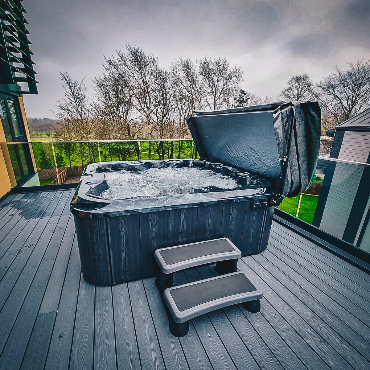 7000 Series hot tub