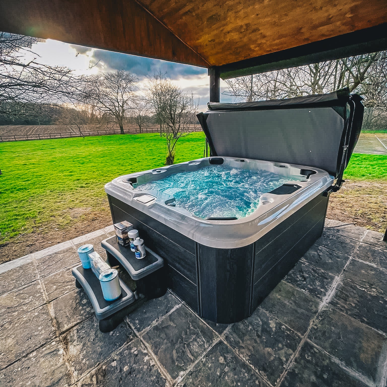 7000 Series hot tub
