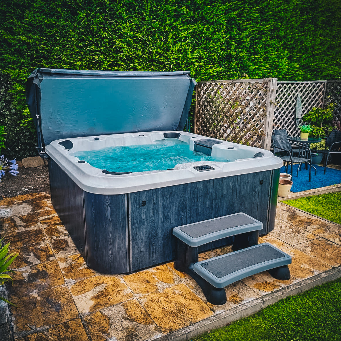 7000 Series hot tub