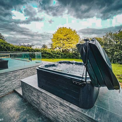 7000 Series hot tub