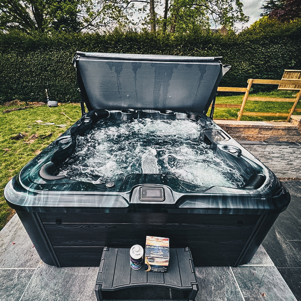7000 Series hot tub