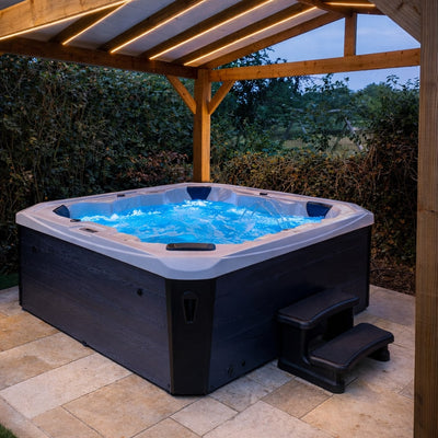 Retreat Bay XL hot tub
