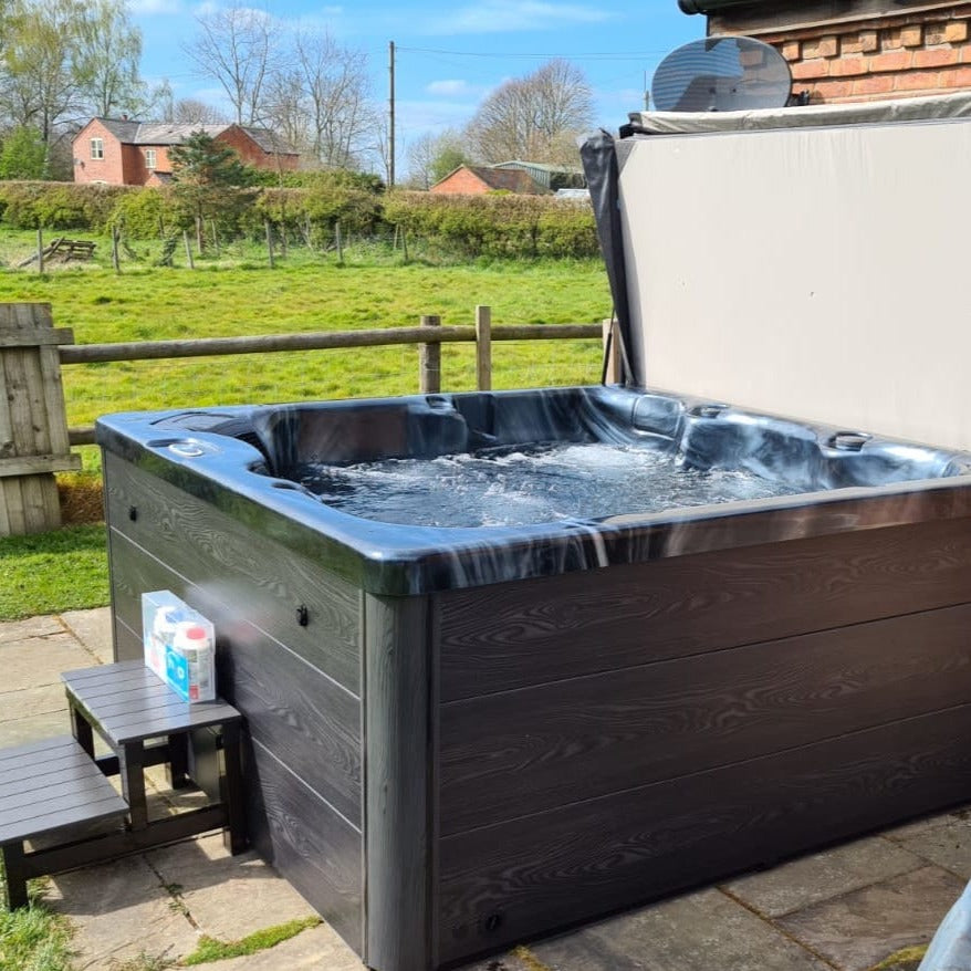 H2O 2500 Series Plug & Play hot tub