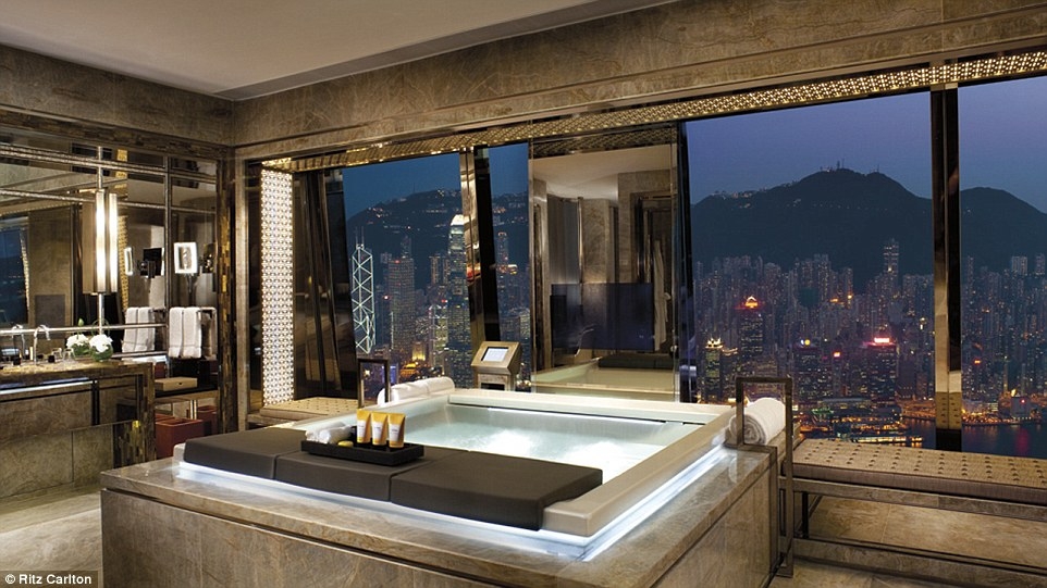 Ritz Carlton Hong Kong hot tub